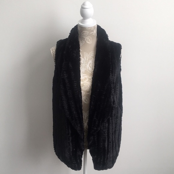 EST. 1946 Fuzzy Vest Black S - Picture 1 of 8